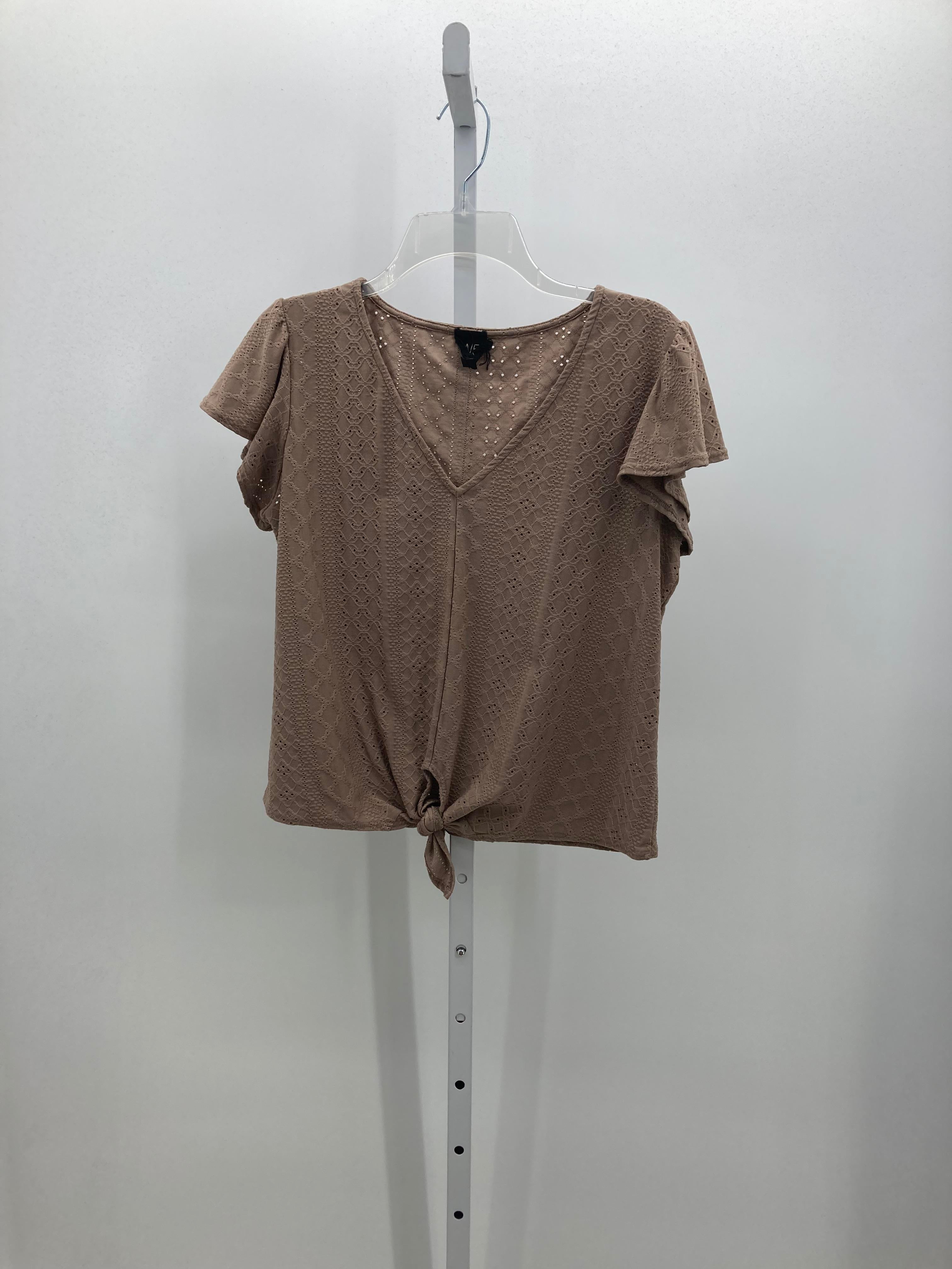 W5 Size Medium Misses Short Sleeve Shirt