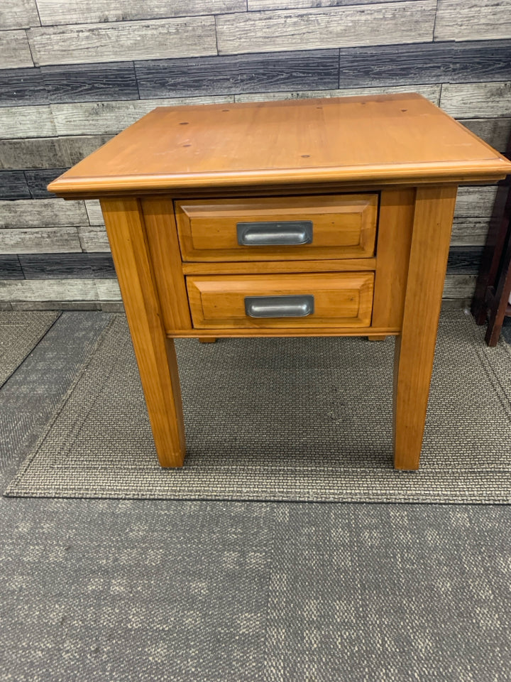 LIGHT WOOD SIDE TABLE W/ 2 DRAWERS METAL HARDWARE.