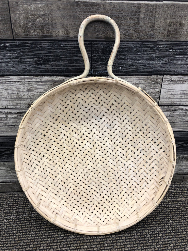 LARGE WHITE WOVEN WALL HANGING BASKET.