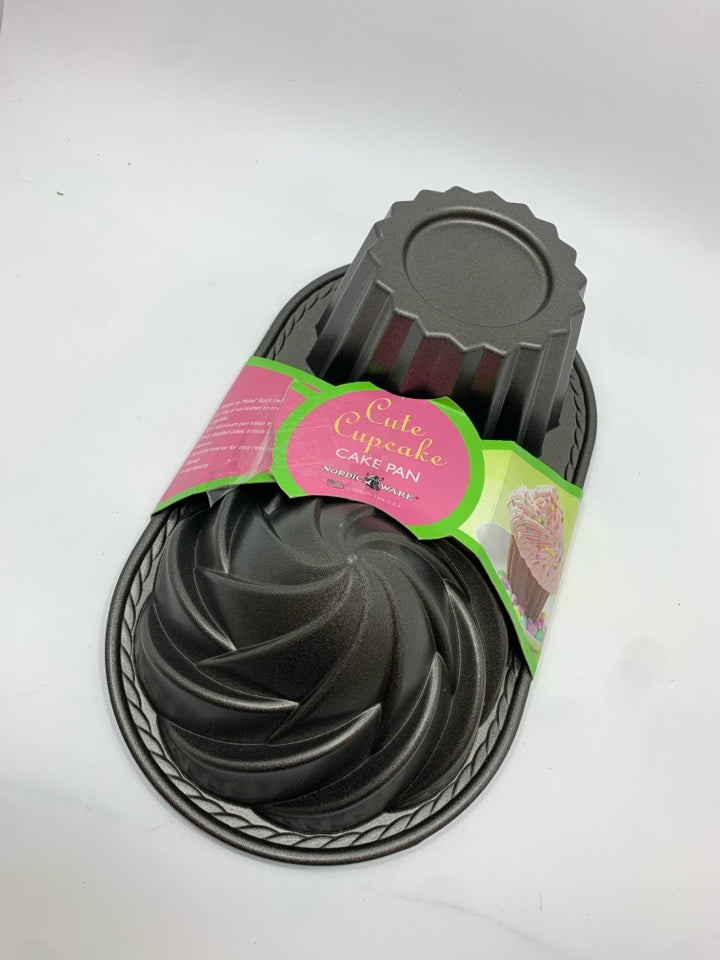NWT NORDIC WARE CUPCAKE CAKE PAN.