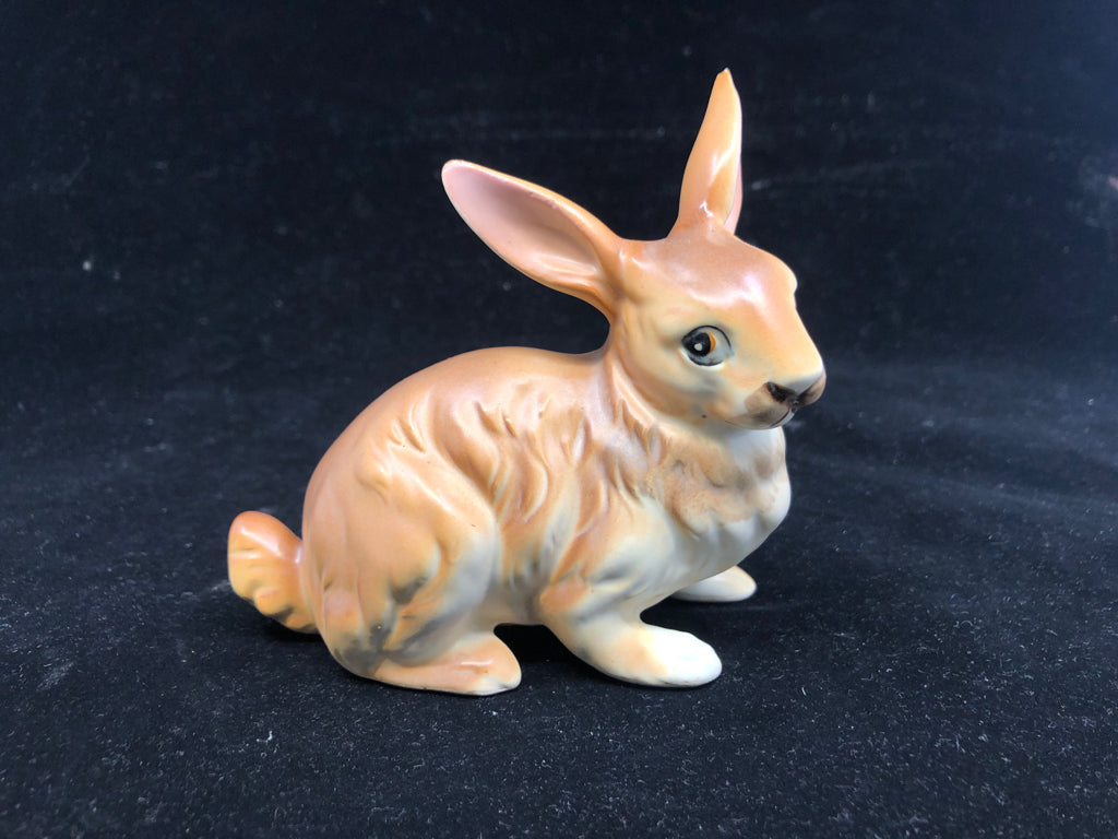 VTG TAN CERAMIC BUNNY FIGURE.