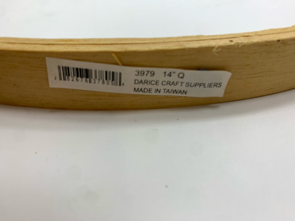 WOOD QUILTING HOOP.