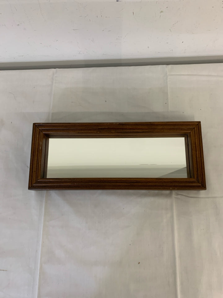 RECTANGLE DARK WOOD MIRROR.