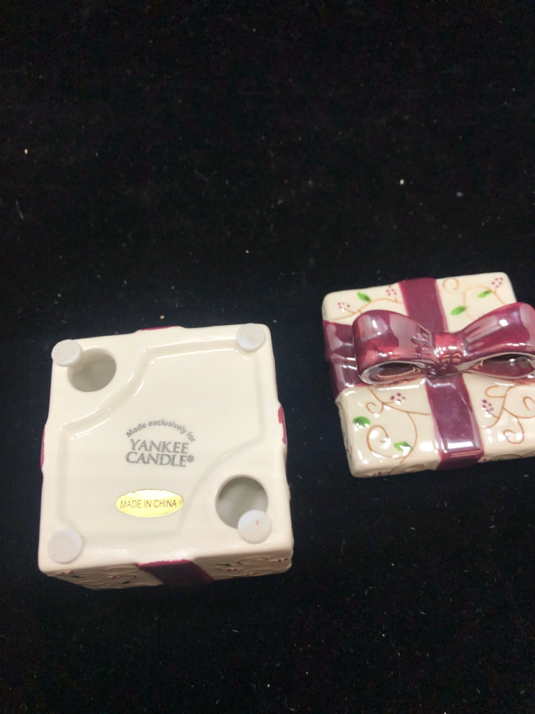 CHRISTMAS PRESENT VOTIVE HOLDER - YANKEE CANDLE.