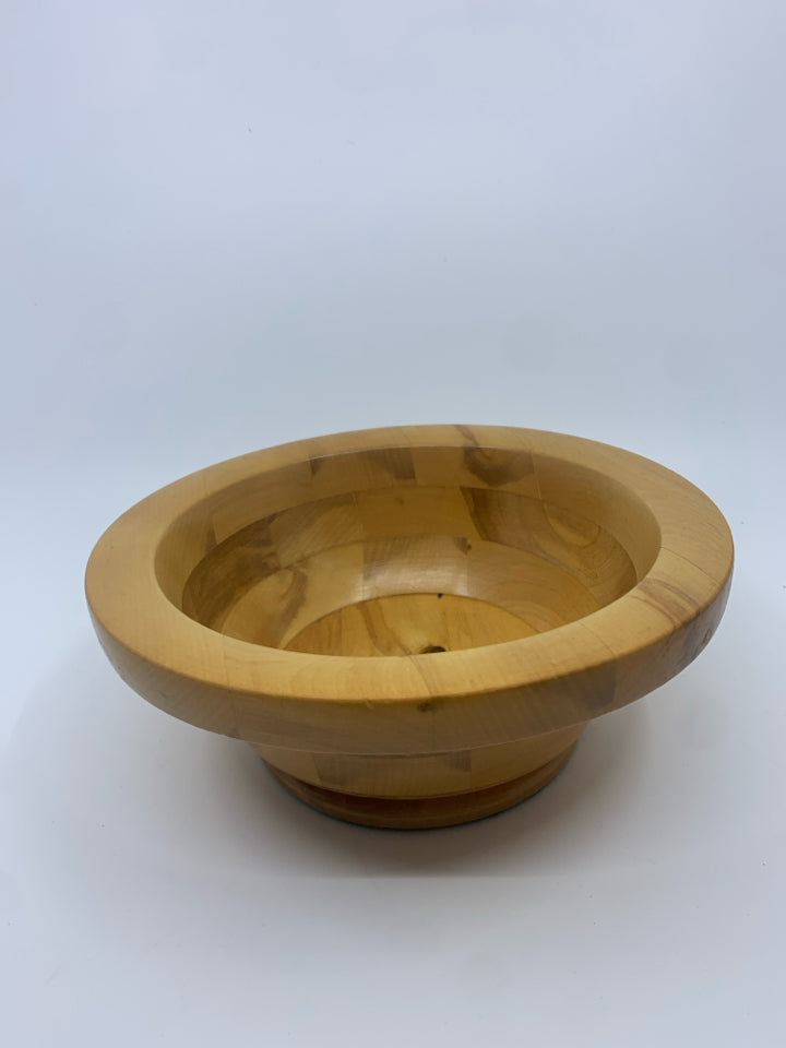 SMALL WOOD CARVED BOWL.