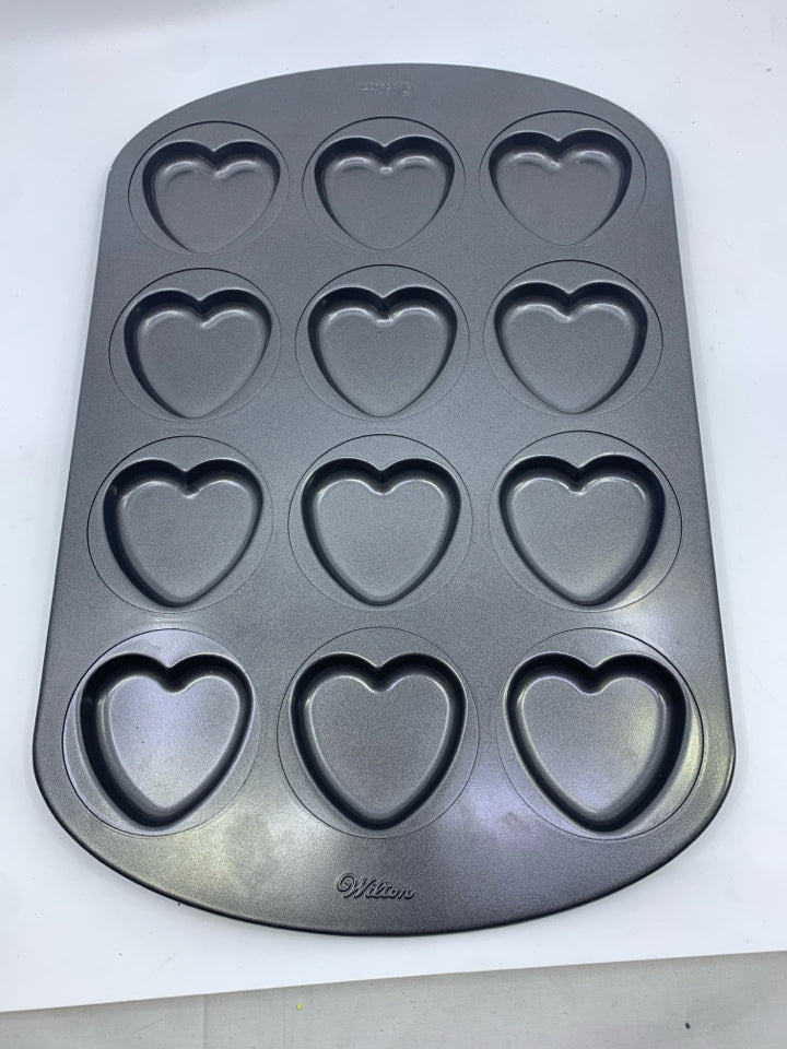 WILTON HEART COOKIE PAN.