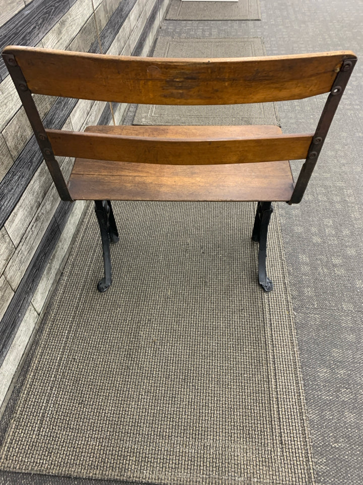VTG KIDS WOODEN BENCH.