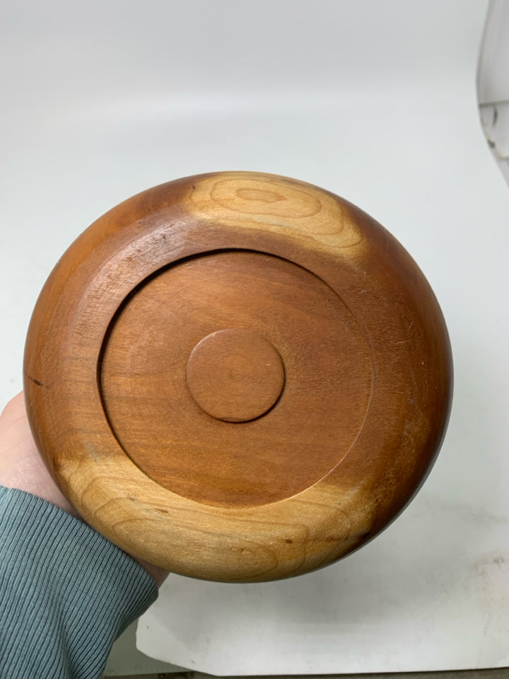 WOOD CARVED BOWL.