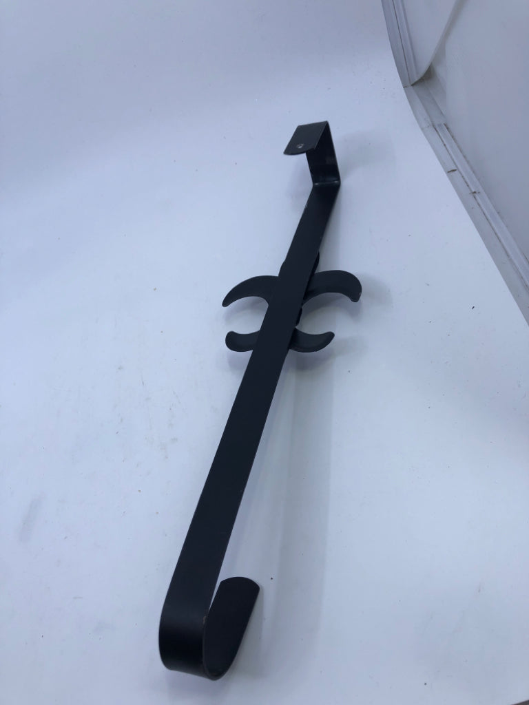 BLACK WREATH OVER DOOR HANGER.