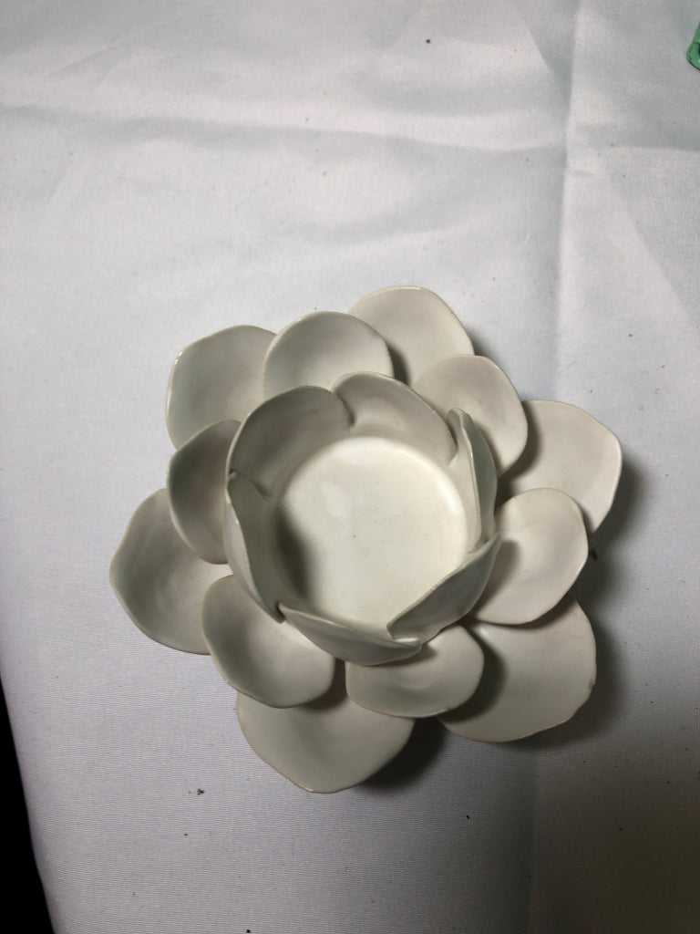 CERAMIC FLOWER TEA LIGHT.