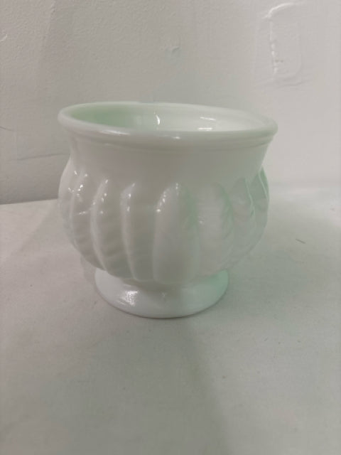 VTG FEATHERS FOOTED PLANTER.