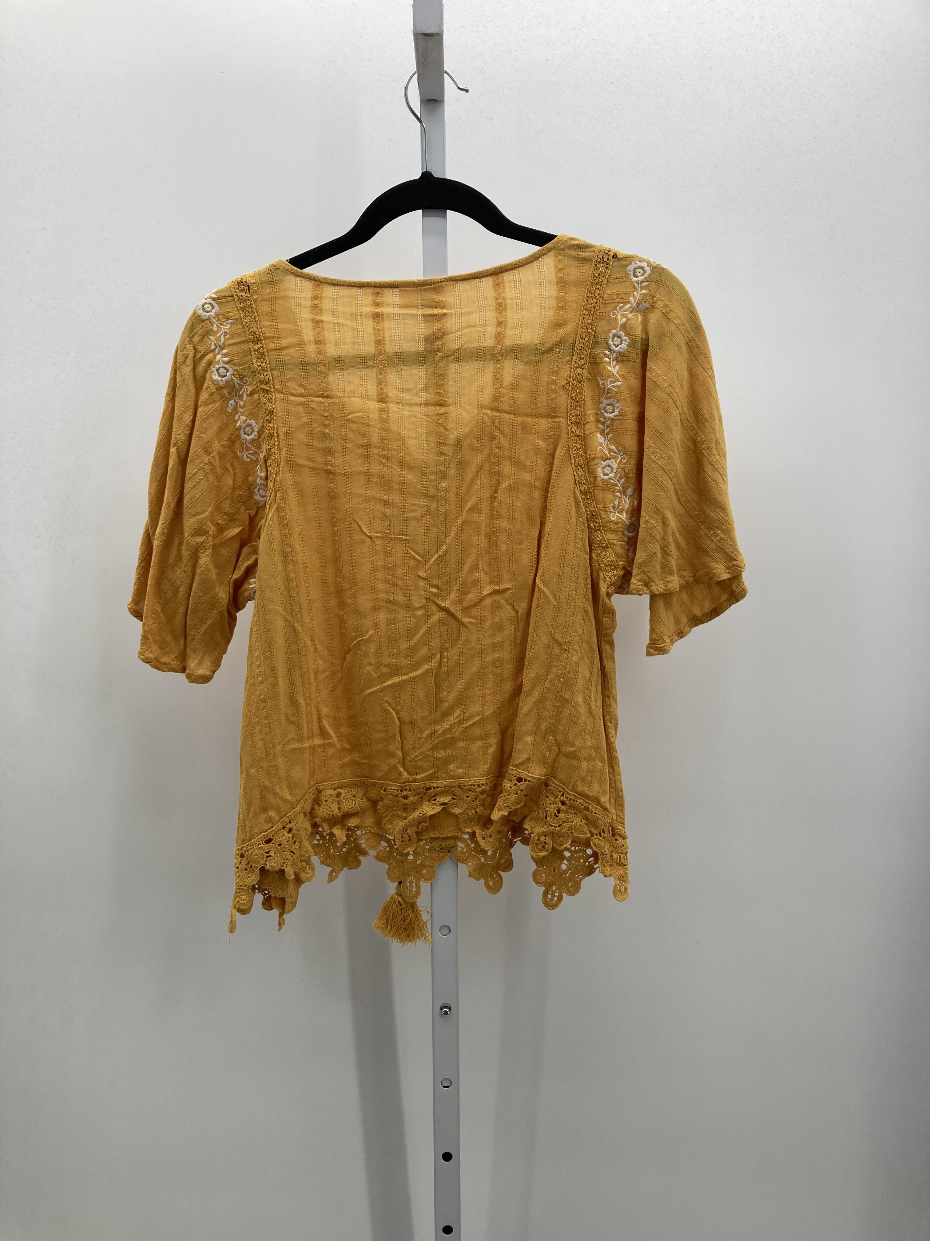 Alya Size Small Juniors Short Sleeve Shirt