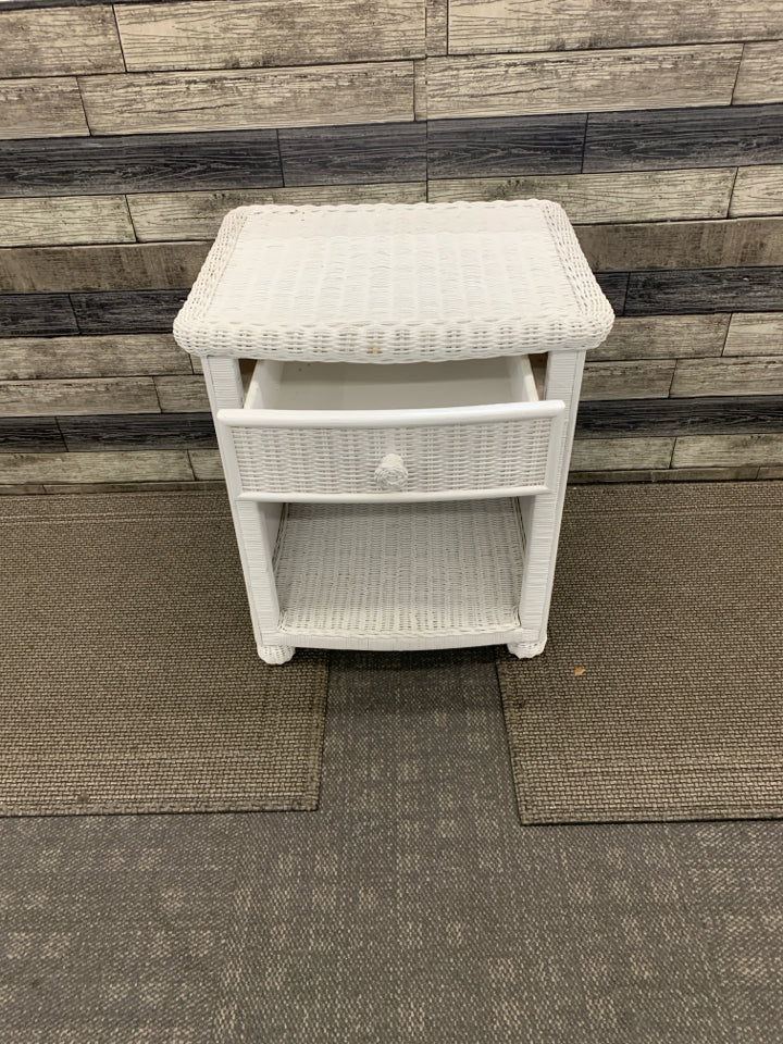 2 TIER WHITE WICKER NIGHT STAND W/ 1 DRAWER.