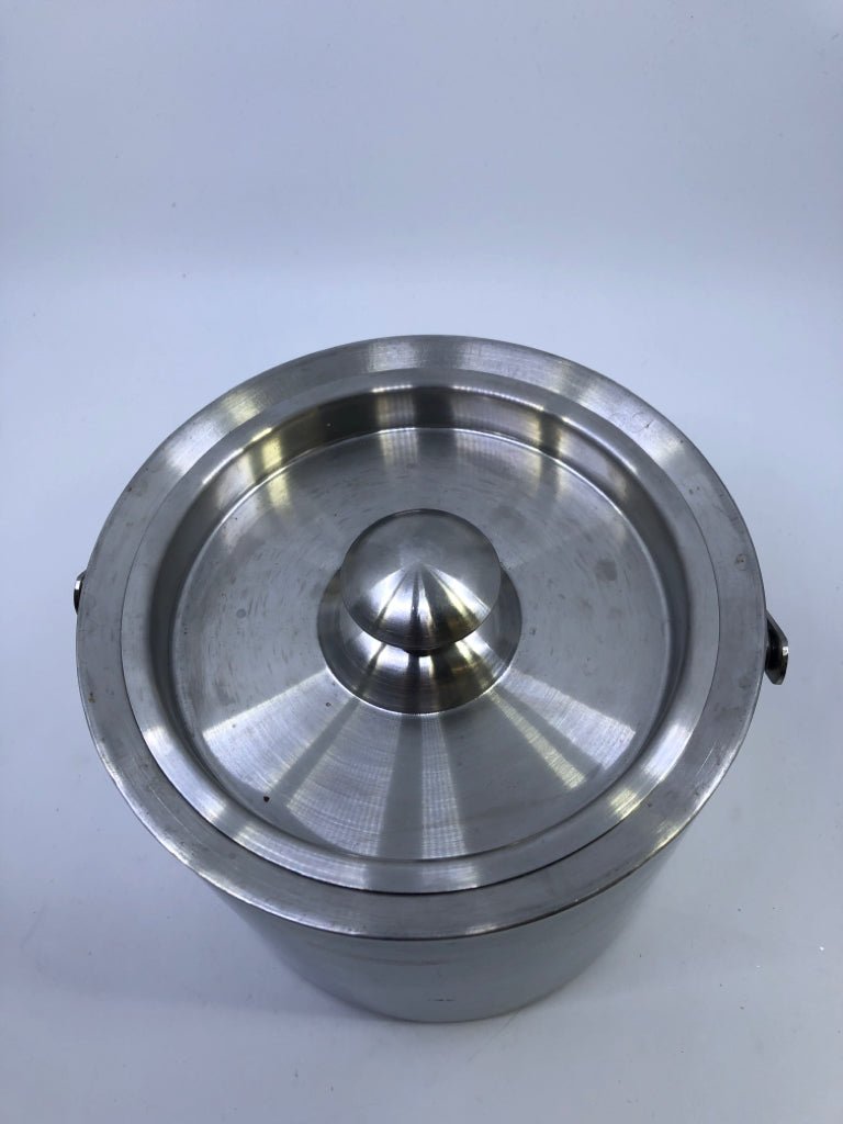 SILVER METAL ICE BUCKET W/ COVER,HANDLE.