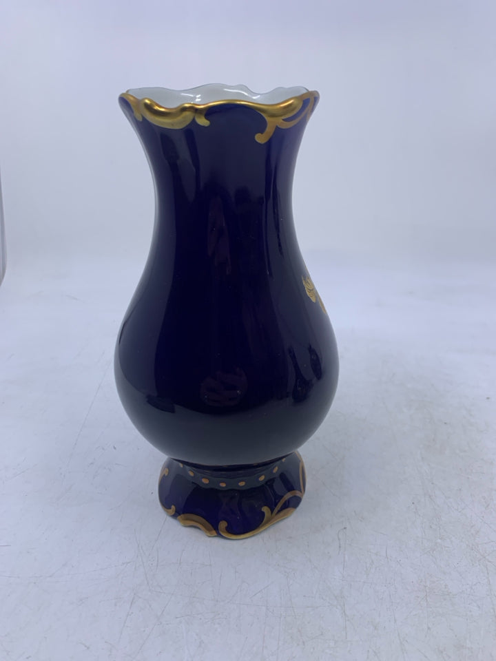 FOOTED COBALT BLUE W/ GOLD ROSES DETAILS.