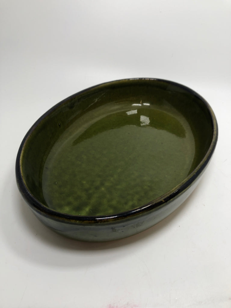 VTG FRENCH CERAMIC GREEN ROASTING DISH W/BIRD MARK.