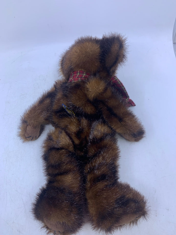 DARK BROWN BEAR W/ MAROON PLAID BOW BOYDS BEAR.
