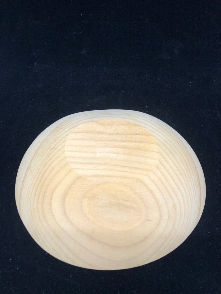 WOOD CARVED BOWL.