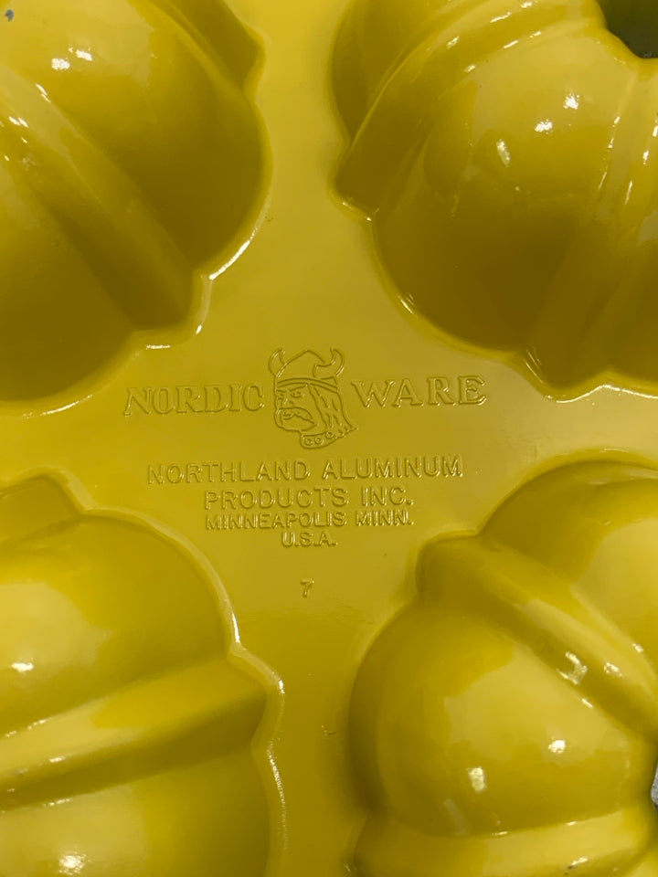 BUNDTLETTE CAST ALUMINUM MINI BUNDT 6 CAVITY PAN.