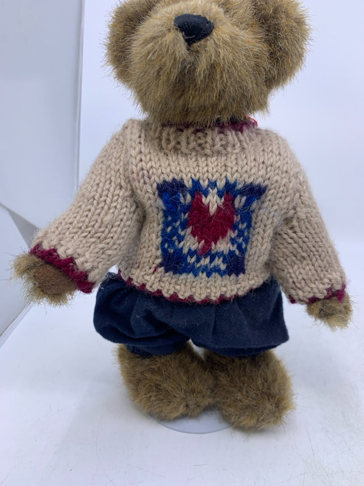 LIGHT BROWN BEAR W/ BEIGE SWEATER BLUE PANTS ON STAND.