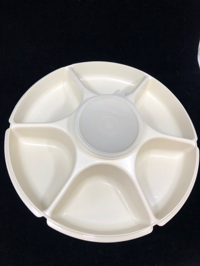 TUPPERWARE CREAM COLORED 6-SECTION SERVING TRAY W/LID.