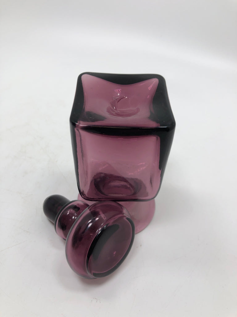 SM PURPLE GLASS DECANTER.