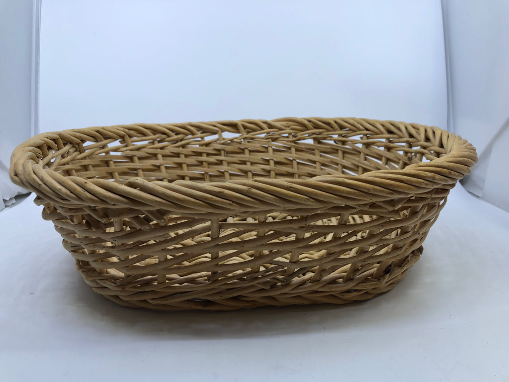 OVAL BLONDE WOVEN BASKET TRAY.