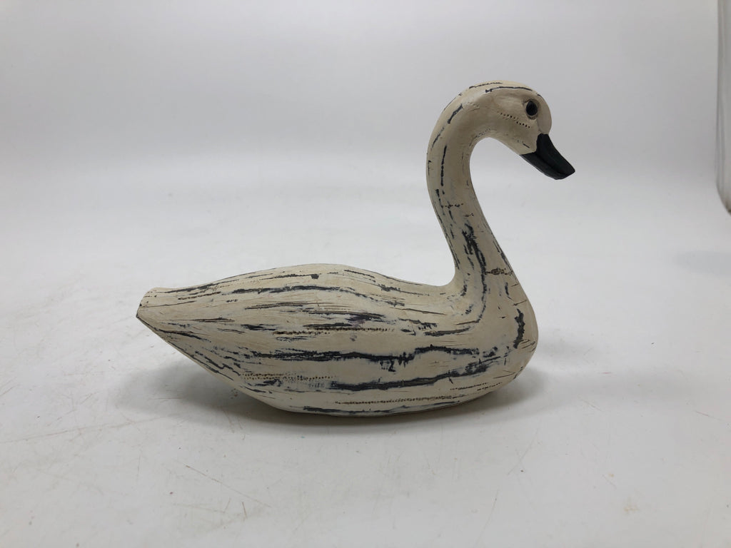 DISTRESSED CARVED STYLE SWAN.