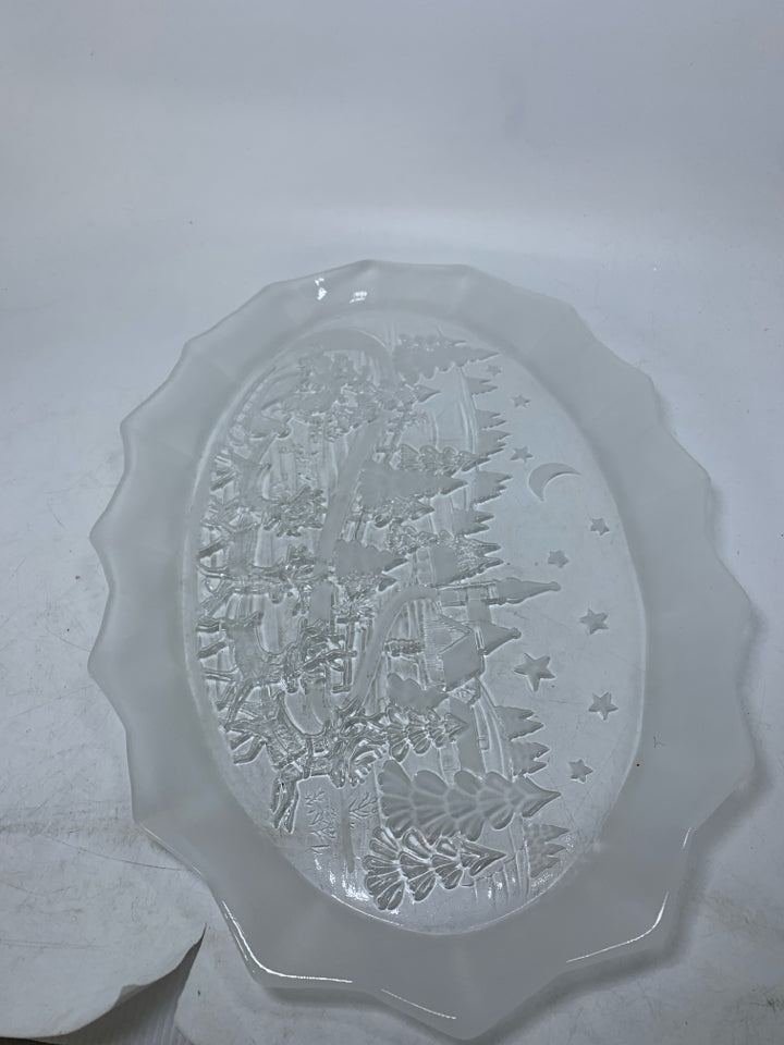 MIKASA OVAL GLASS PLATTER W/ CHRISTMAS EVE SCENE.