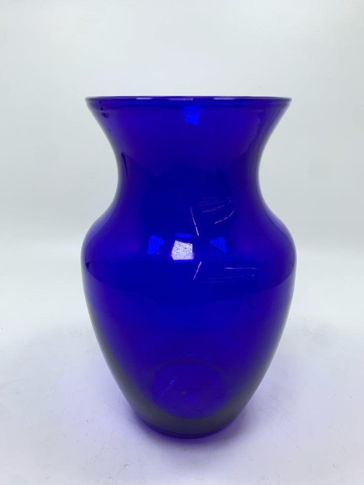 COBALT BLUE GLASS VASE.