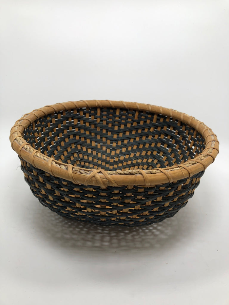 BLUE WOVEN WICKER BASKET.