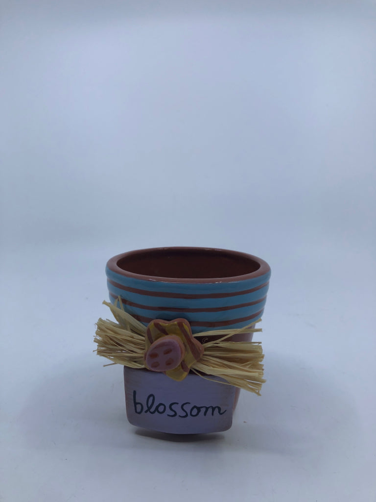 POTTERY SMALL "BLOSSOM" PLANTER.