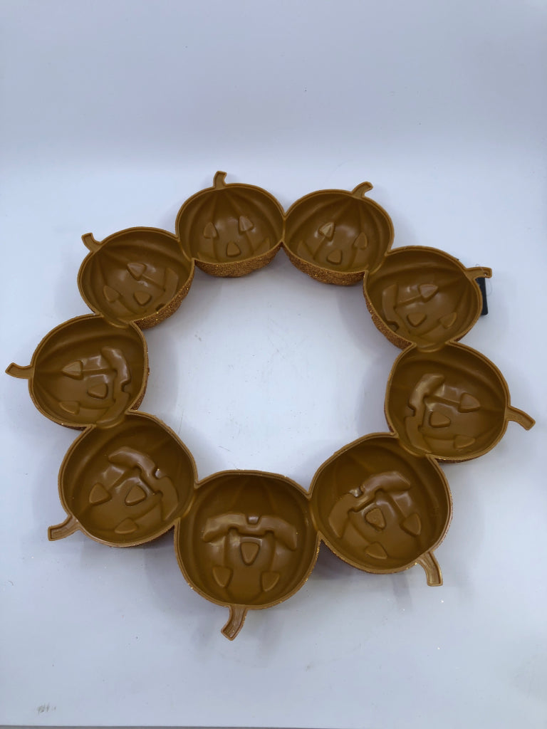 GLITTER PUMPKIN WREATH.