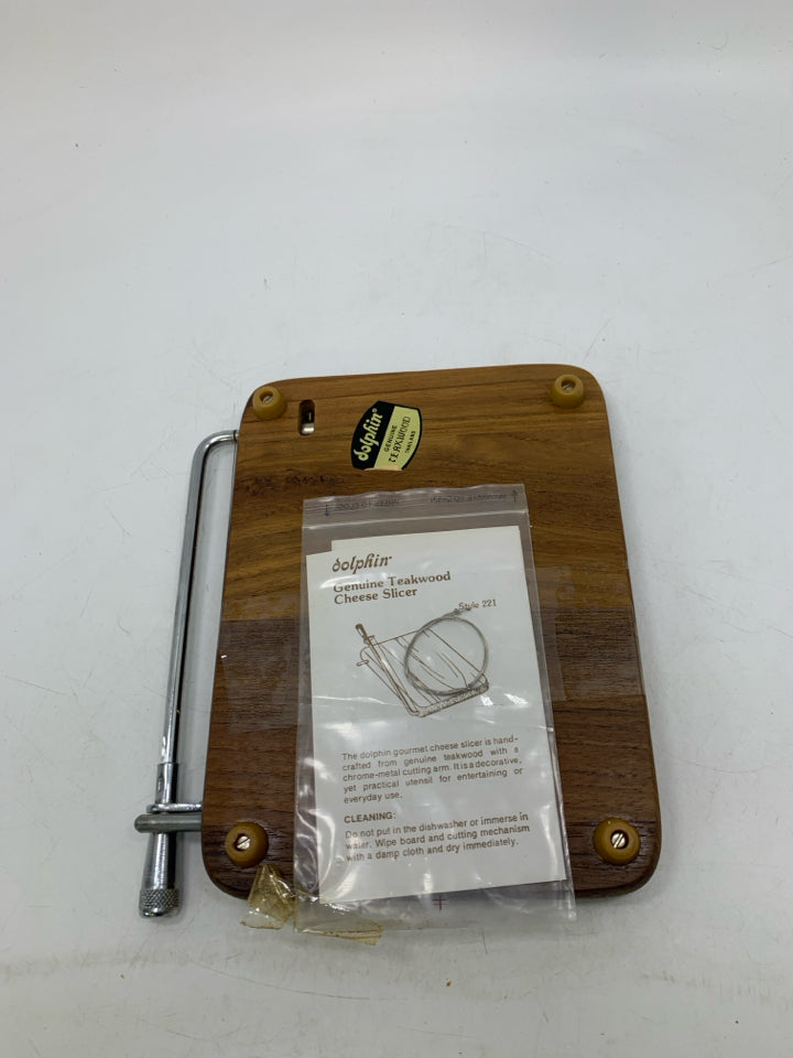 VTG TEAKWOOD CHEESE BOARD/CUTTER.