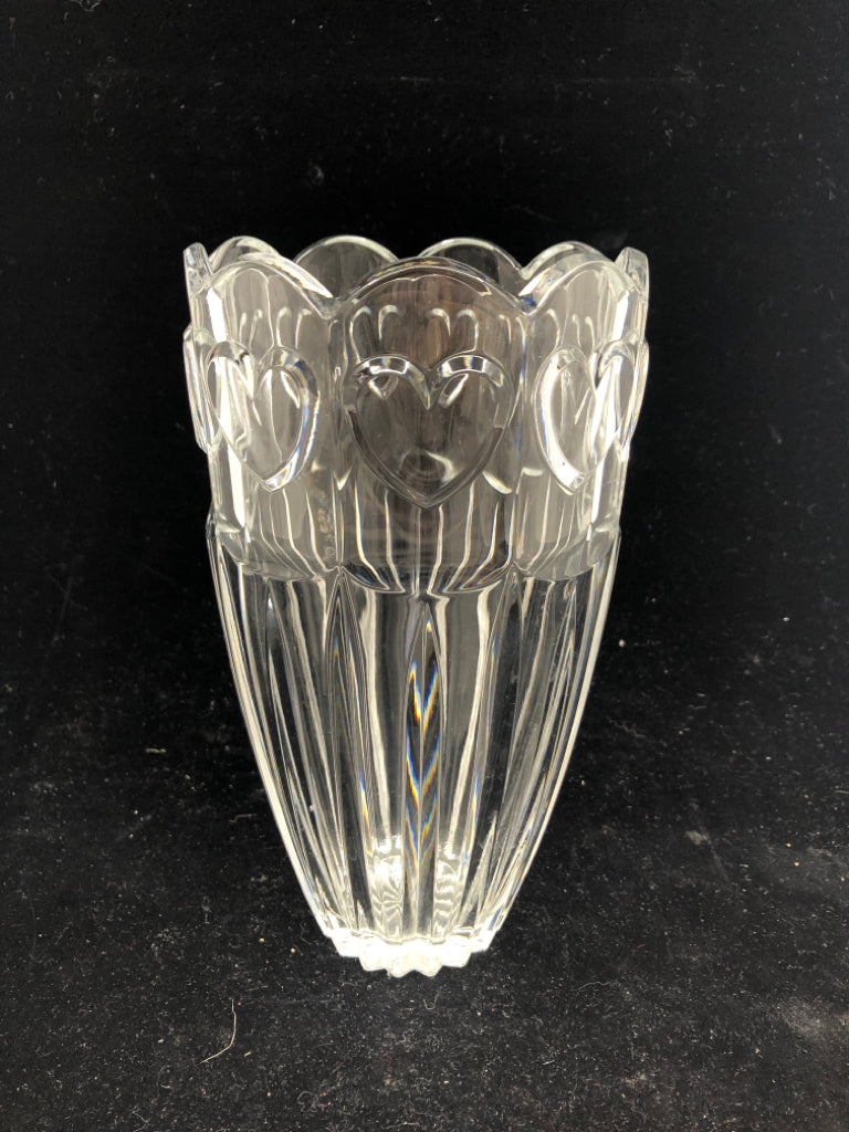 RIBBED HEART GLASS VASE.