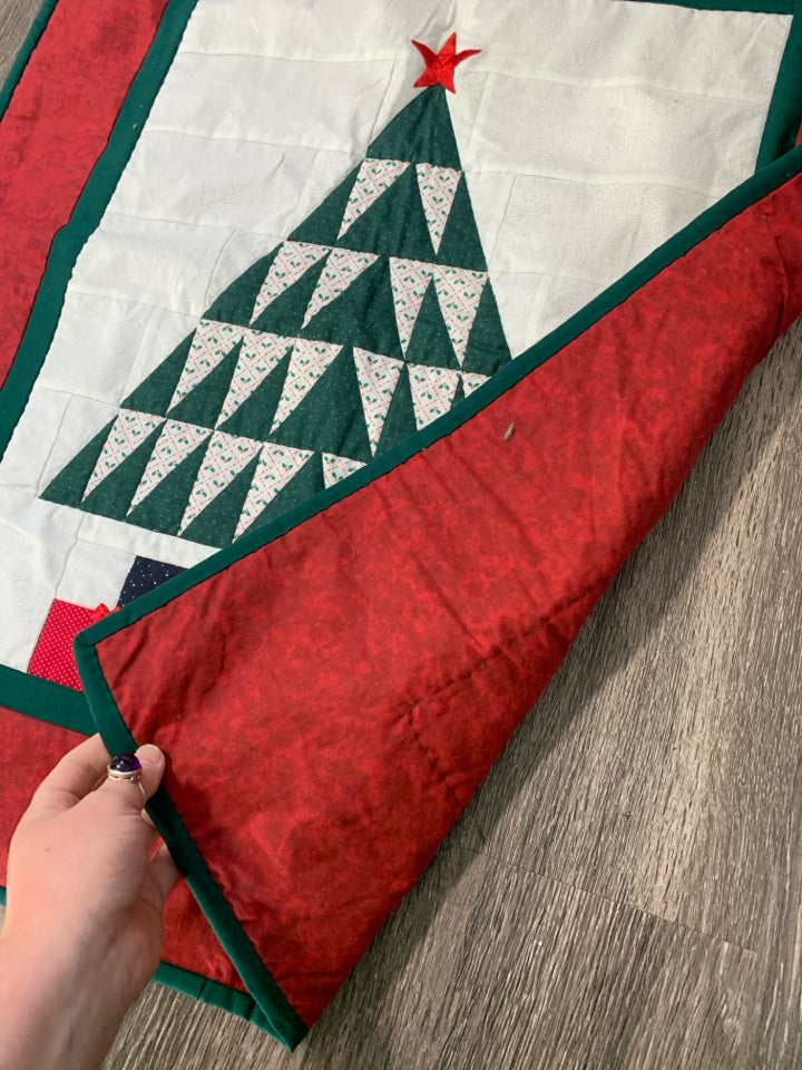QUILTED CHRISTMAS TREE TAPESTRY.