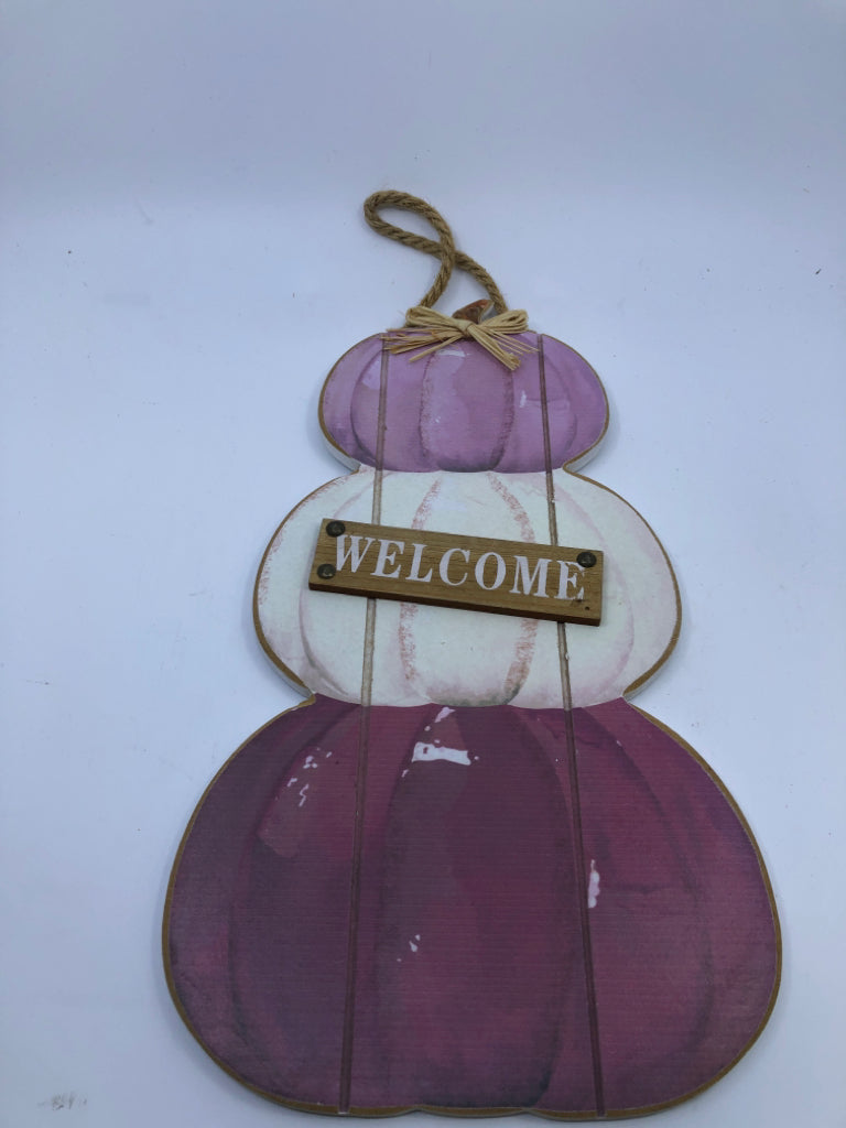 PINK PUMPKINS WELCOME DOOR HANGING.