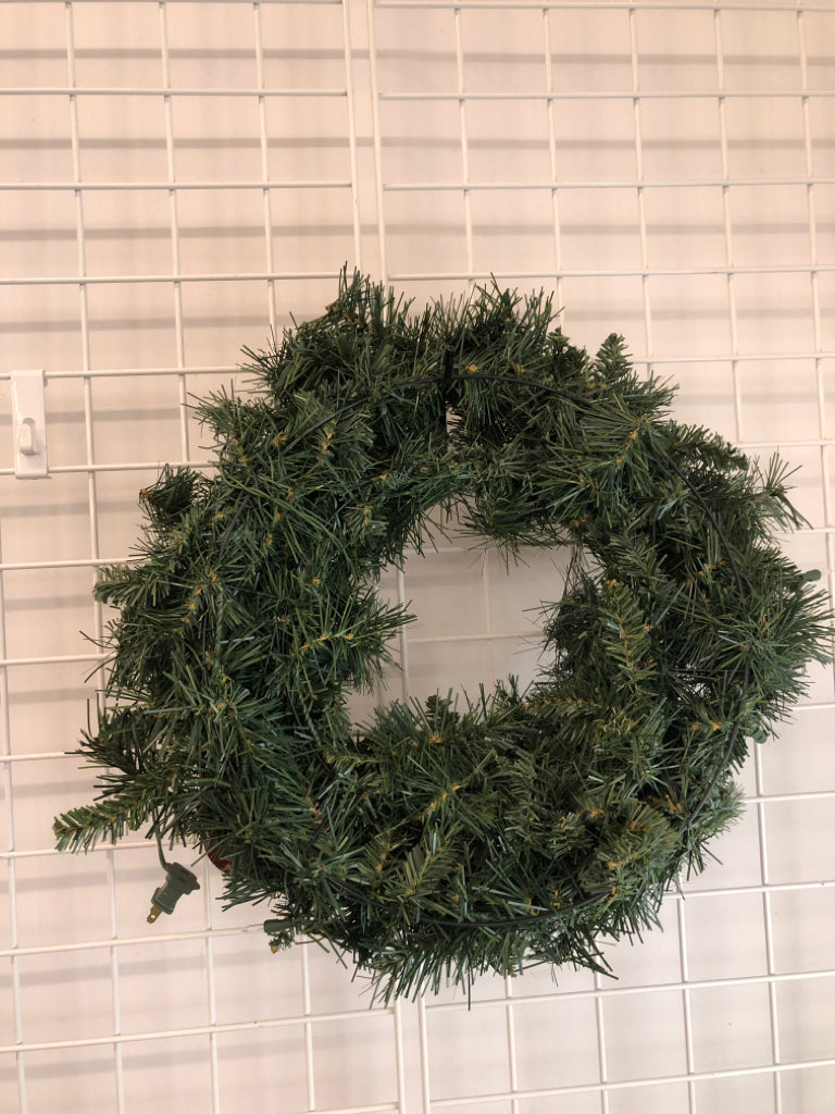 WARM LIGHT WREATH.