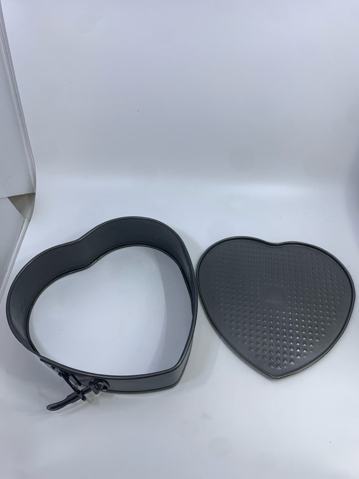 HEART SHAPED CAKE PAN SPRINGFORM WILTON.
