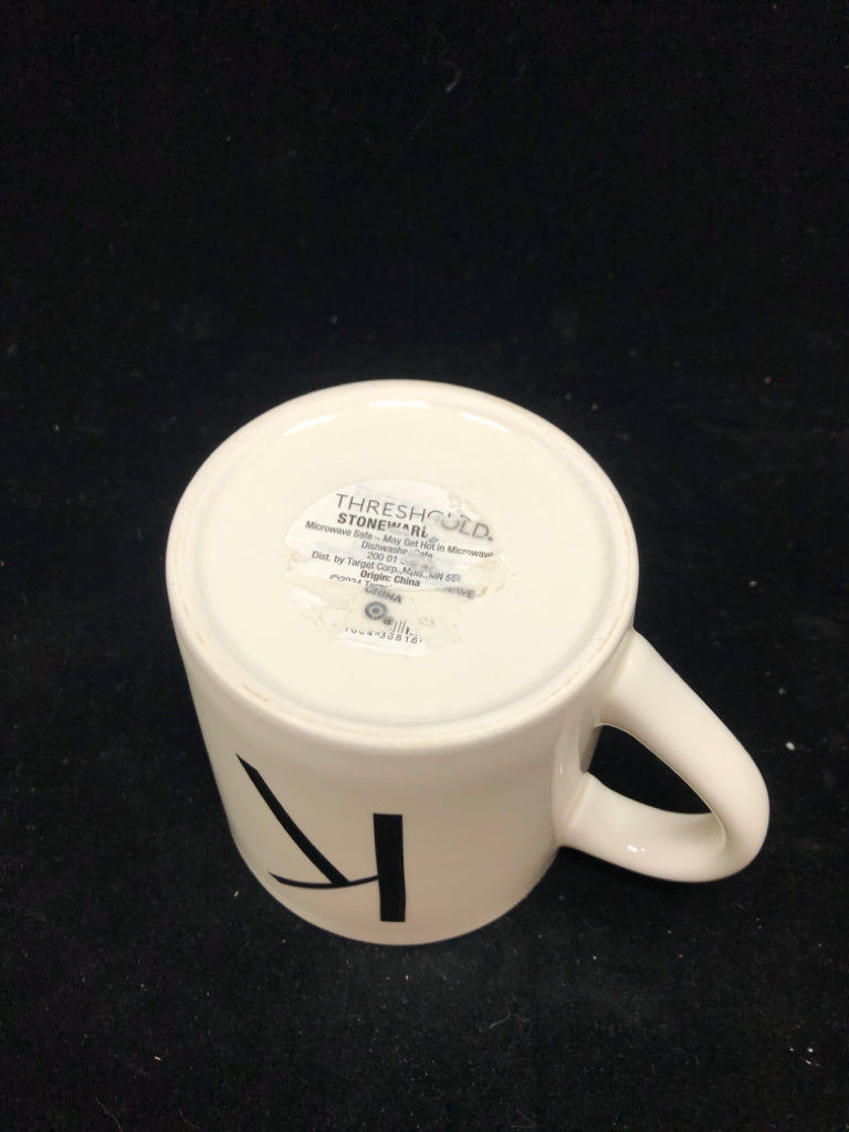 B&W "K" MUG.