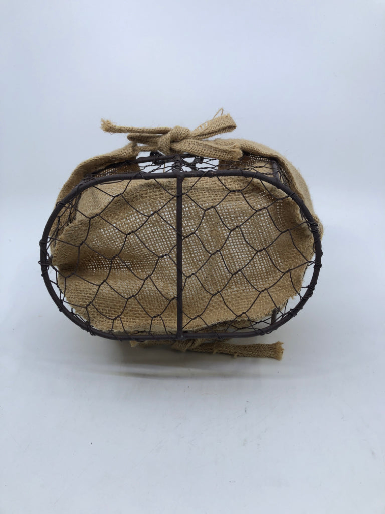 METAL BASKET W/BURLAP.