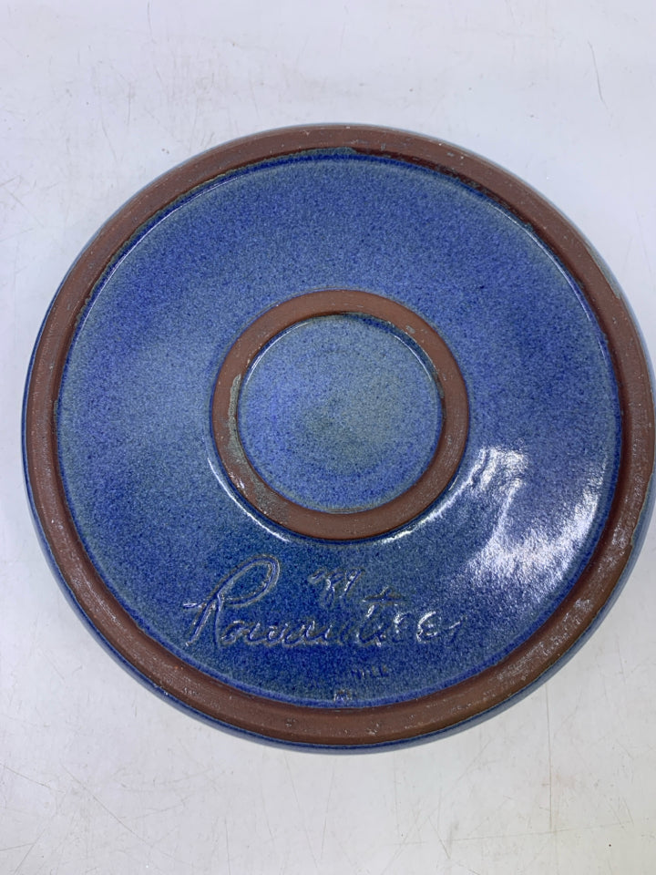 BLUE/WHITE COVERED BAKER W/ HANDLE ON LID.