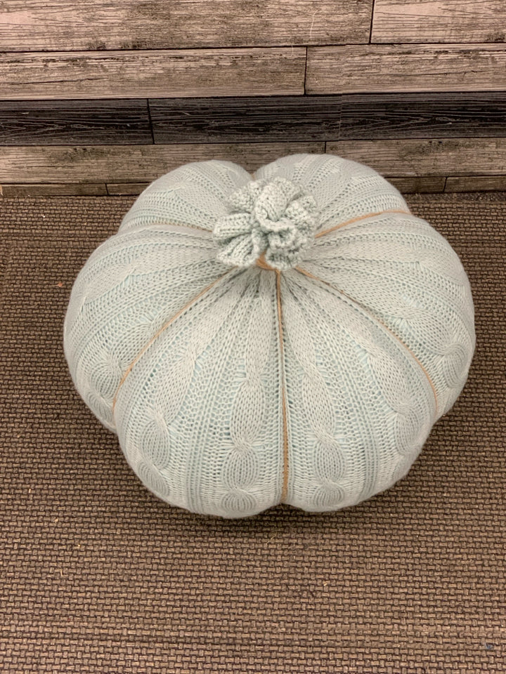 LARGE TEAL KNIT PUMPKIN.