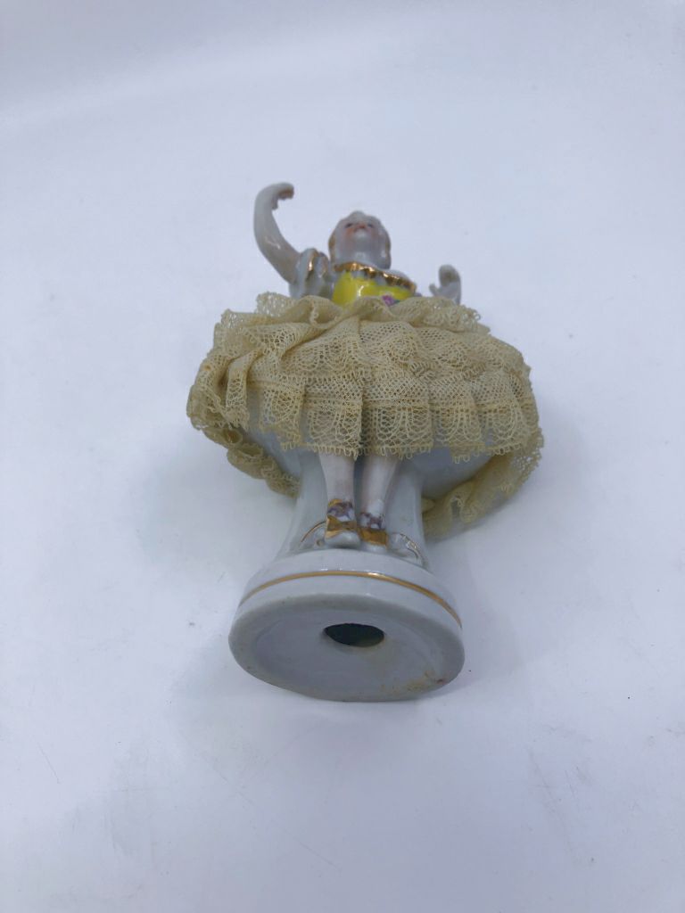 VTG CERAMIC BALLERINA IN YELLOW DRESS.