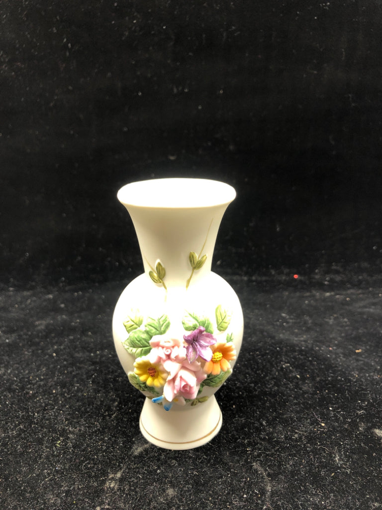 VTG LEFTON STAMPED FLORAL EMBOSSED VASE.