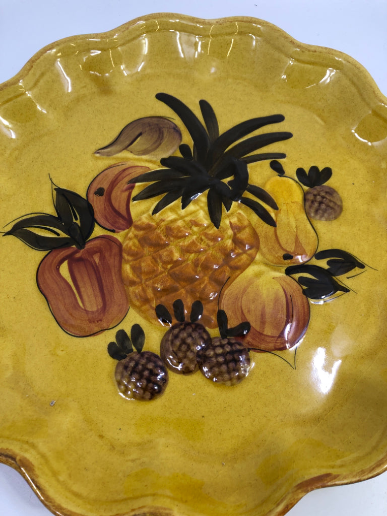 PINEAPPLE FRUIT EMBOSSED SERVING PLATE W/RUFFLE EDGE.
