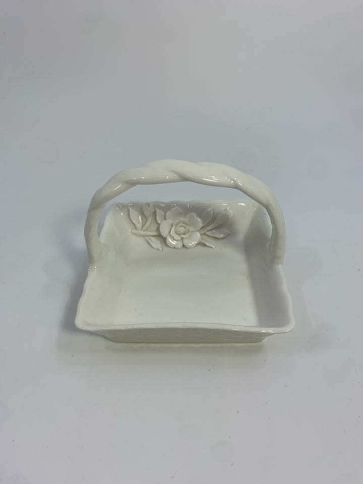 ANTIQUE REFLECTIONS WHITE CERAMIC BASKET W/FLOWER.
