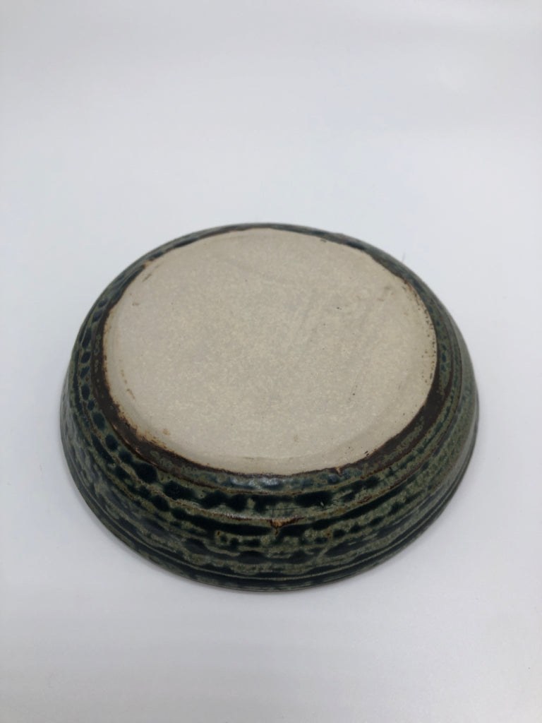 GREEN POTTERY GARLIC PLATE.