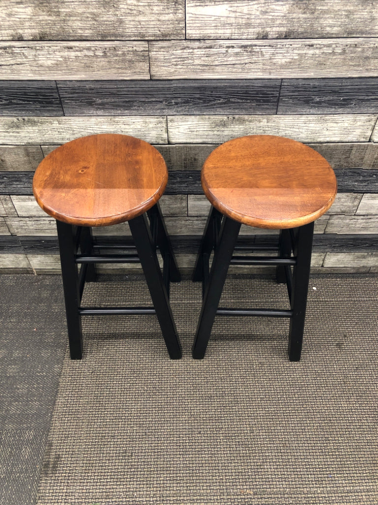 2 BLACK/DARK WOOD STOOLS.