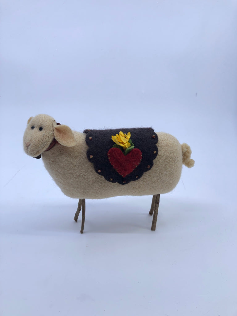 PRIMITIVE PLUSH SHEEP.